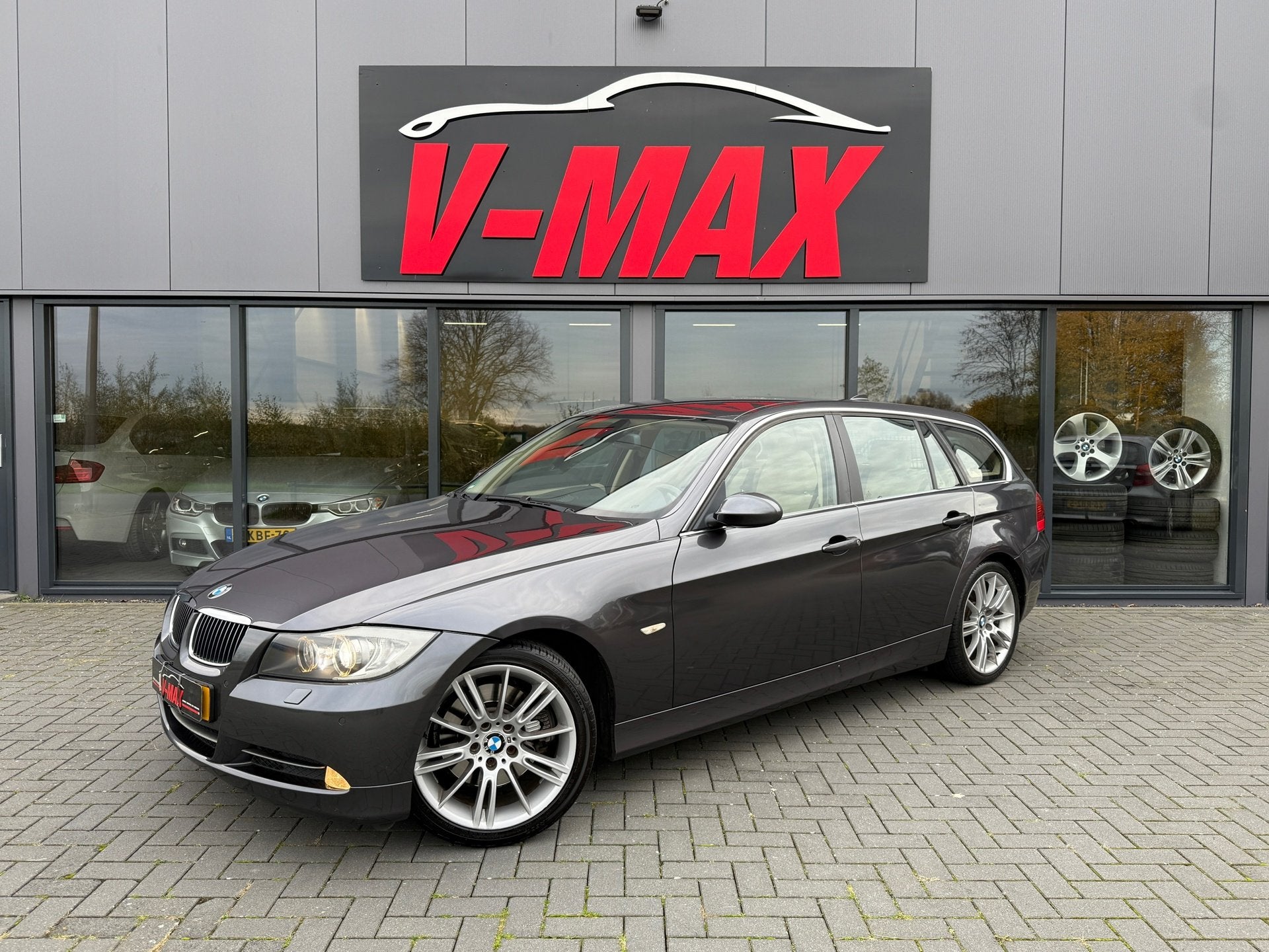 BMW 330i Touring AUT Executive Xenon Navi PDC Clima Trekhaak, Automaat, Gebruikt, Beige, 259 pk