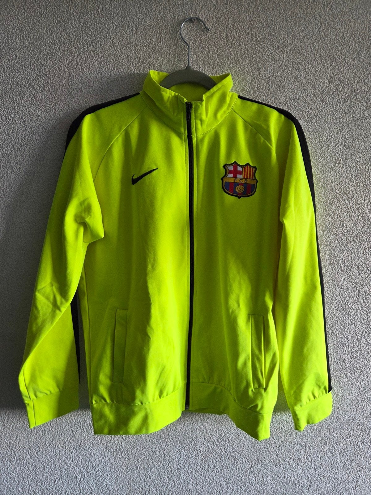FC Barcelona Nike trainingsjack - Neon Geel maat 176 of s, Geel, Nike, Ophalen of Verzenden, Zo goed als nieuw