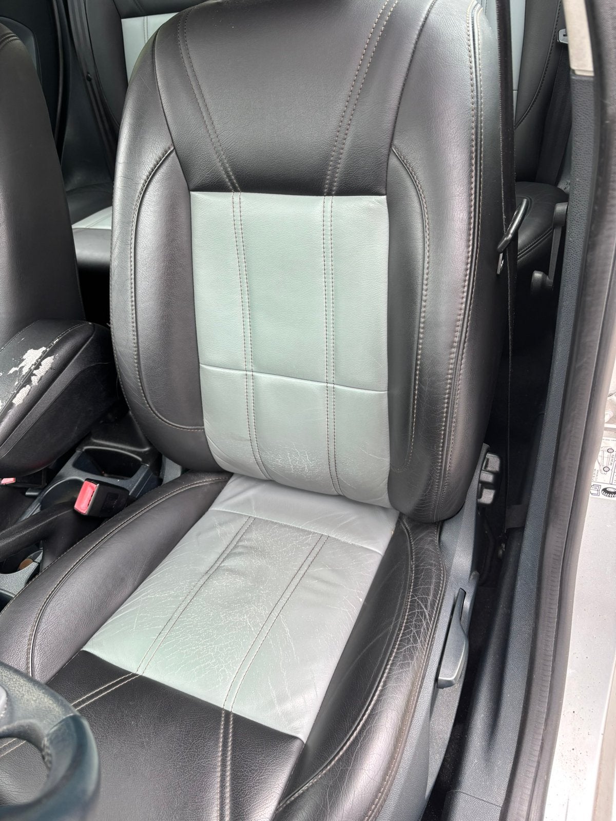 Foto 13 van Ford Fiësta 1.6 Ti-vct 88KW 5DR 2011 Grijs - APK juli 2027