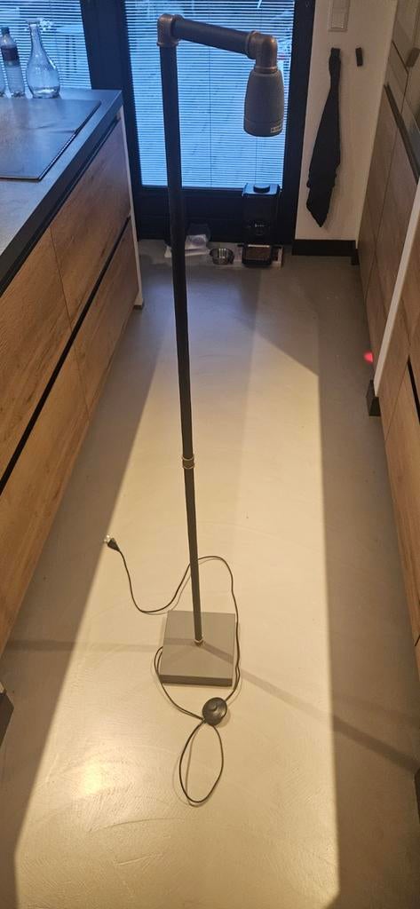 Industriële staande lamp - Metaal, Ophalen, Industrieel, Modern, Vintage, Zo goed als nieuw, 150 tot 200 cm