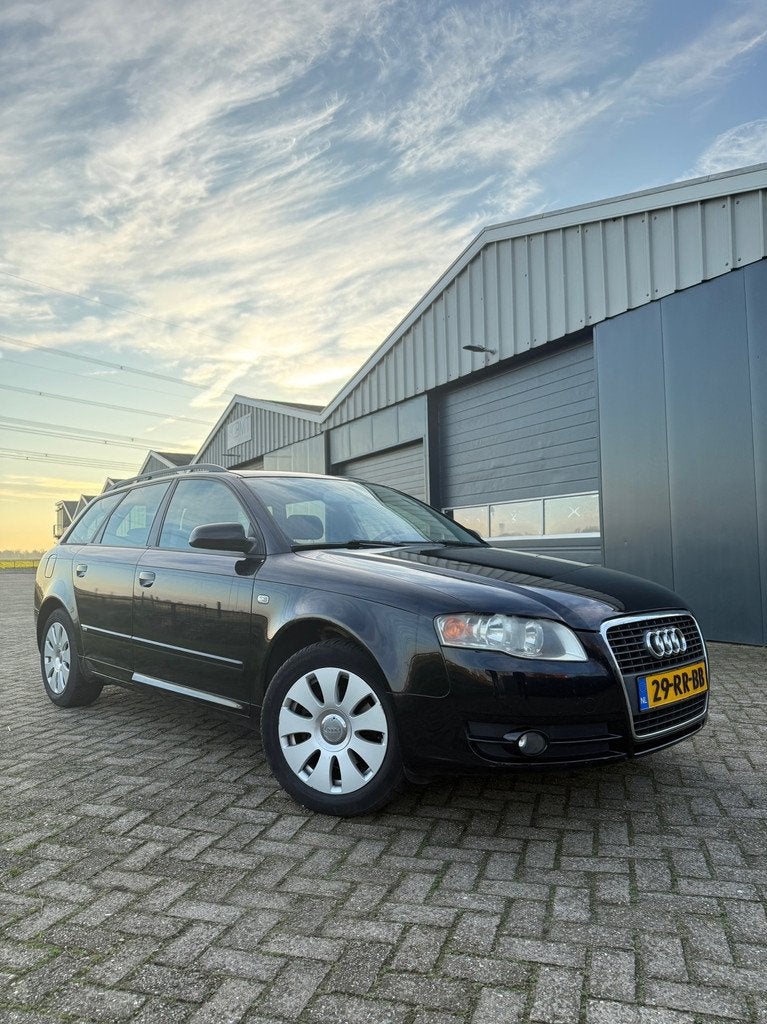 Audi A4 Avant 2.0 Pro Line Business, Auto's, Gebruikt, 4 cilinders, 1984 cc, Zwart