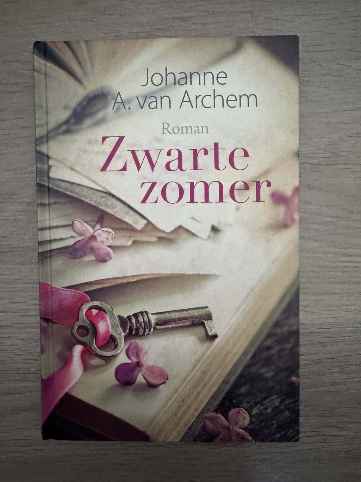 Johanne A. van Archem - Zwarte zomer, Boeken, Ophalen of Verzenden, Zo goed als nieuw, Johanne A. van Archem
