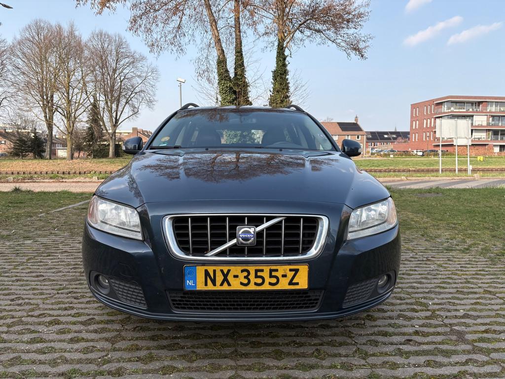 Volvo V70 2.0D Summum - airco - leder - cruise control, Voorwielaandrijving, 136 pk, Gebruikt, 4 cilinders