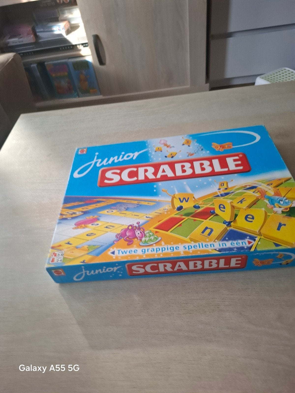 Junior Scrabble Bordspel - Twee Spellen in Eén, Mattel, Ophalen of Verzenden, Zo goed als nieuw, Een of twee spelers
