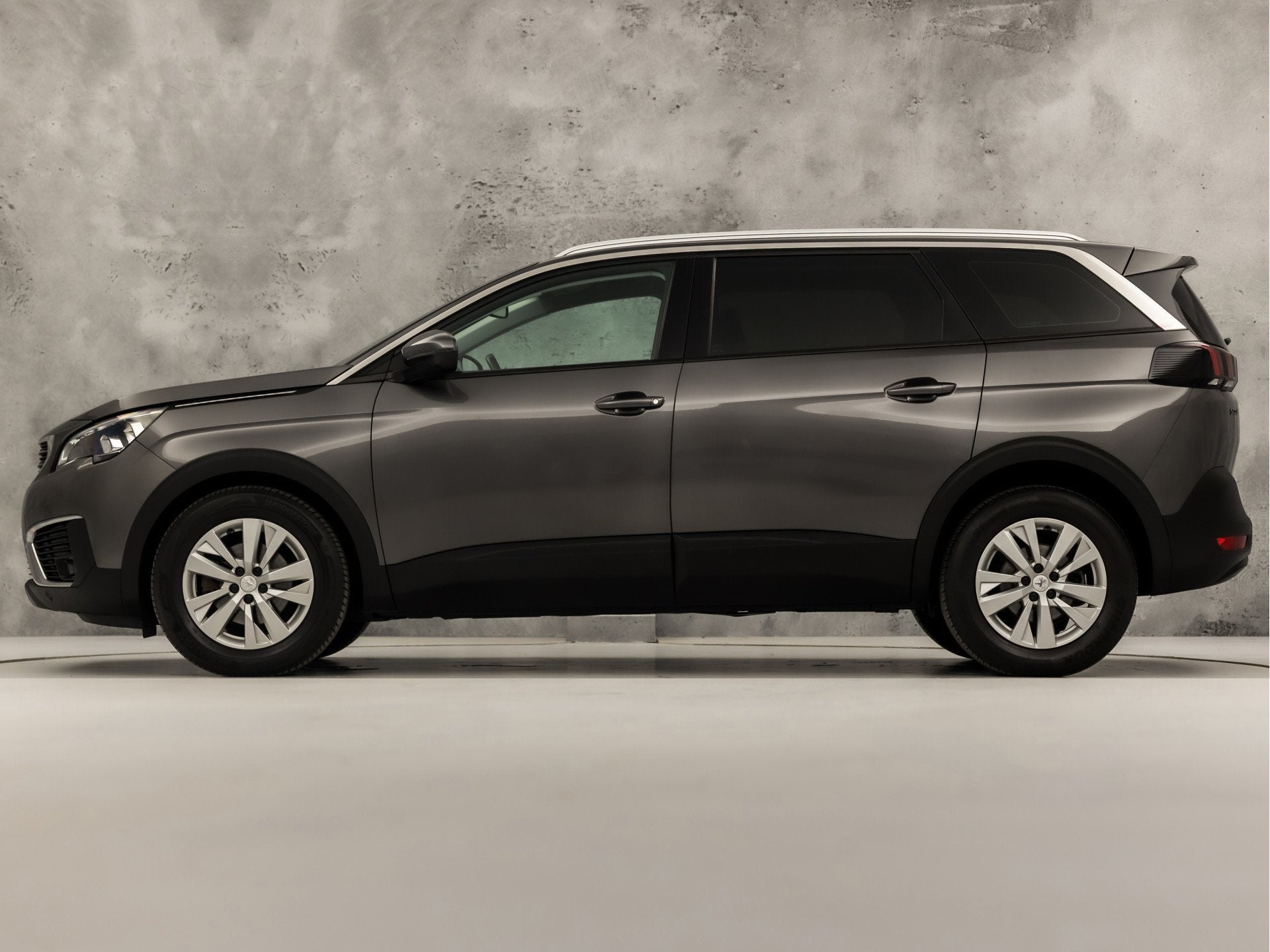 Peugeot 5008 1.2 PureTech Sport 7 Persoons (APPLE CARPLAY, G, Auto's, Voorwielaandrijving, 12 maanden, Stof, Gebruikt
