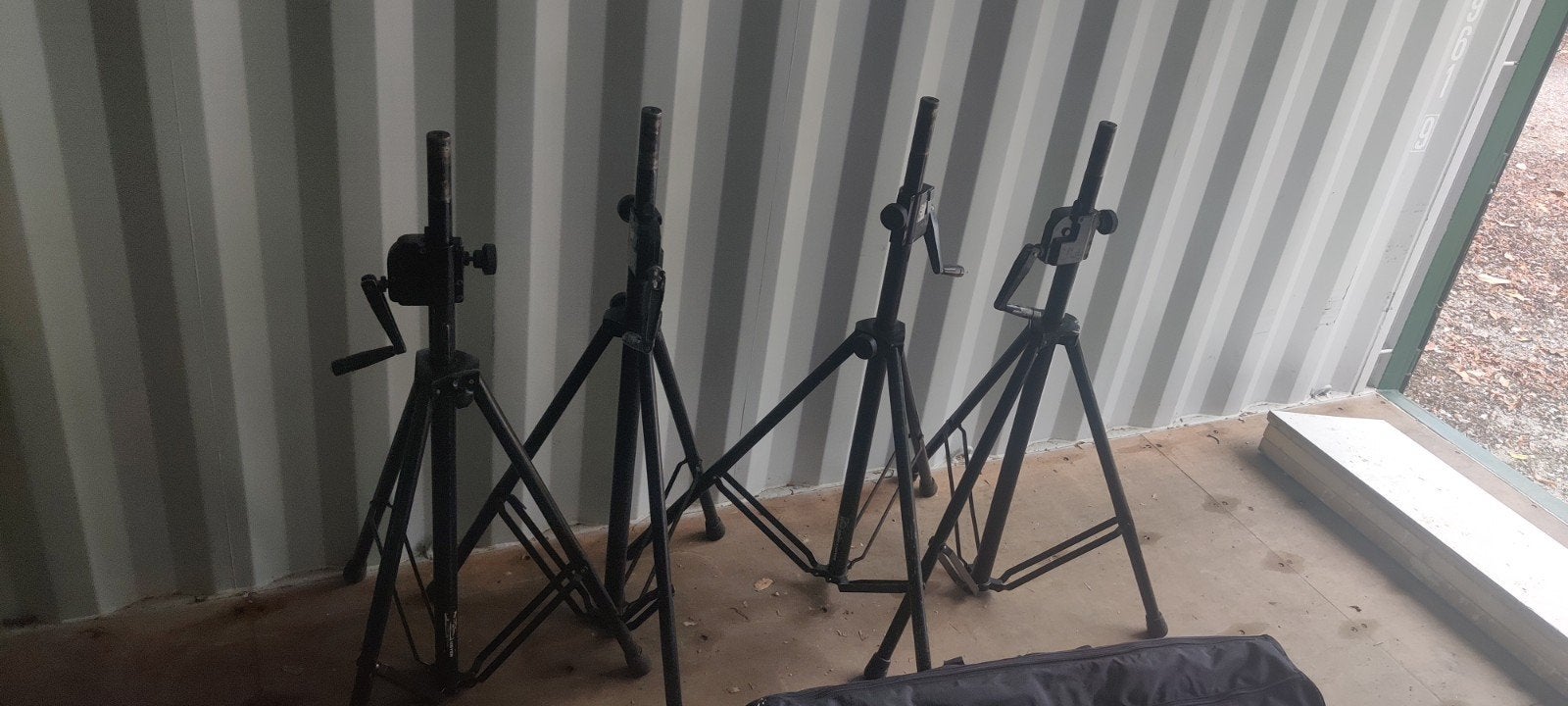 4x K&M Wind-up Speaker Statieven met Gravity Hoezen, Ophalen, Gebruikt, Instrumentstandaard, Speaker
