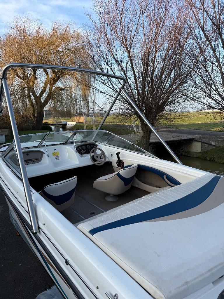 Chaparral 185 LE met 5.0L V8 MerCruiser – inclusief trailer, Watersport en Boten, Speedboten, Ophalen, Gebruikt, Binnenboordmotor