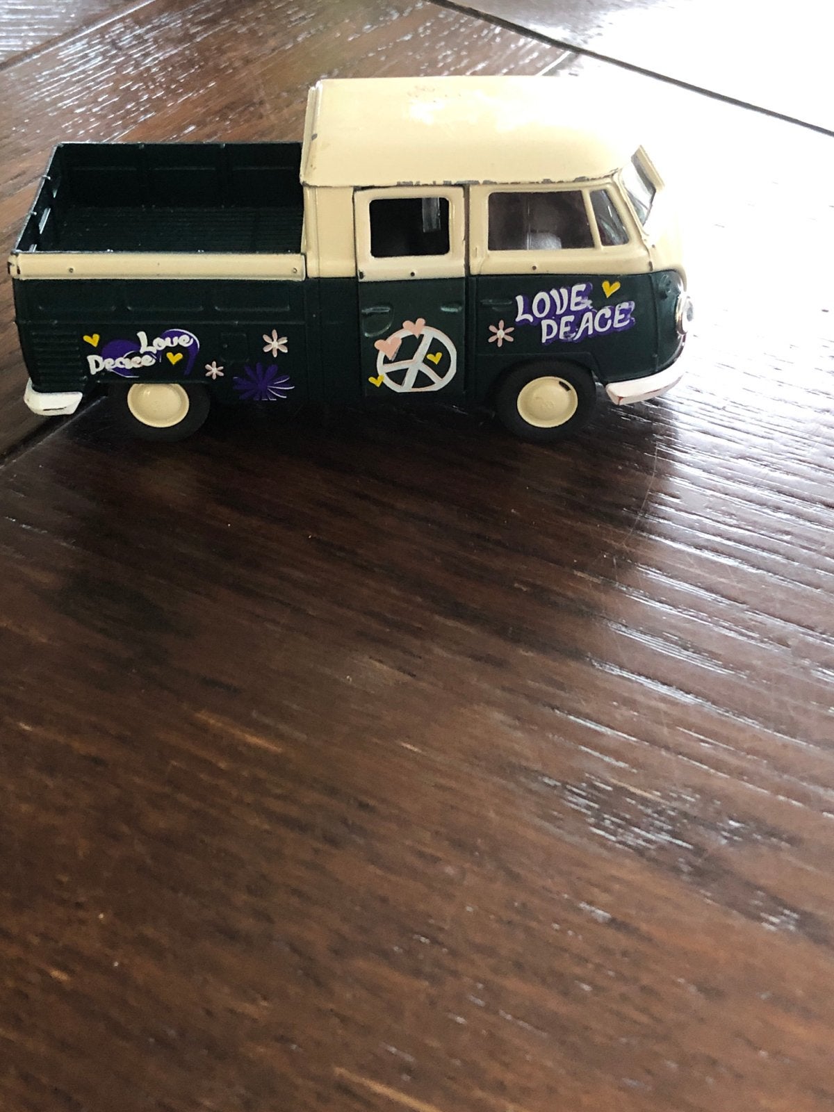 Volkswagen T1 Pick-up 'Love & Peace' modelauto, Hobby en Vrije tijd, Modelauto's | 1:43, Ophalen of Verzenden, Gebruikt, Auto