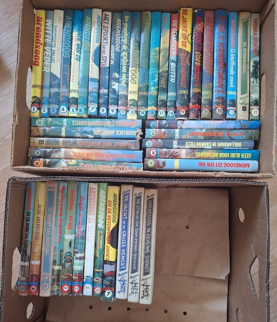 Grote collectie Arendsoog boeken - Diverse delen, J. Nowee, Fictie, Ophalen, Gelezen