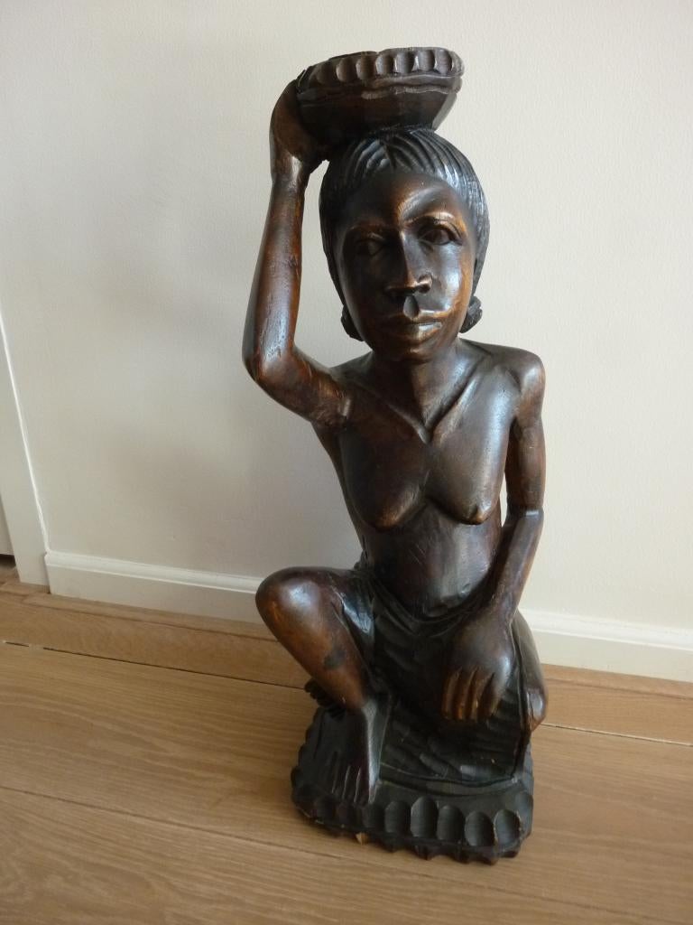 Handgesneden Afrikaans houten beeld van een vrouw., Ophalen, 50 - 100 cm, Handgemaakt, Beeld
