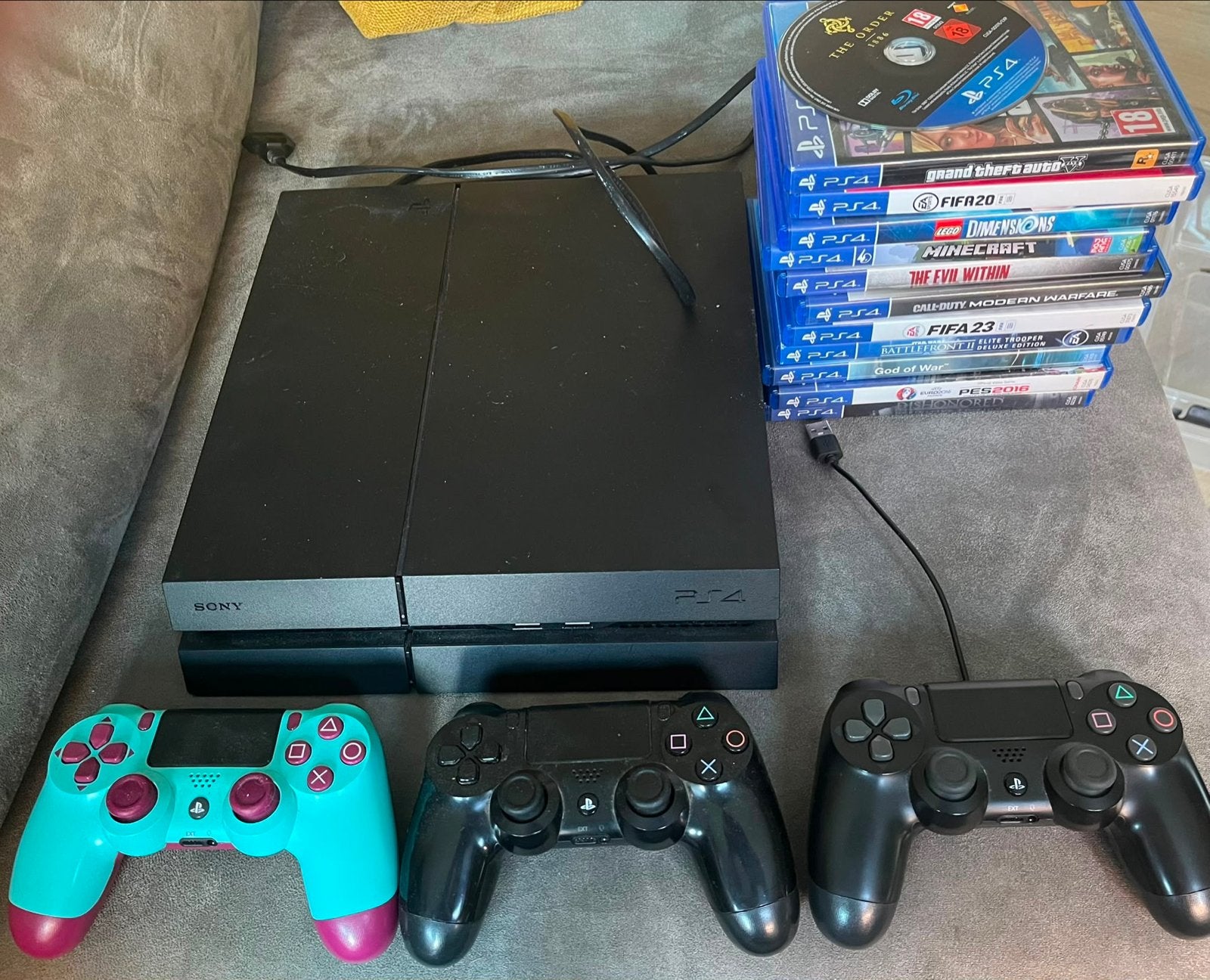 Sony PlayStation 4 (PS4) met 2 controllers en 11 games, Spelcomputers en Games, Met 2 controllers, Ophalen of Verzenden, Original