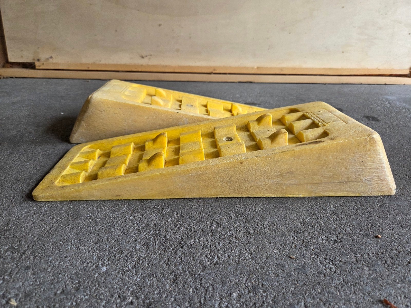 Gele leveler/oprijblokken voor caravan of camper (2 stuks), Ophalen, Gebruikt