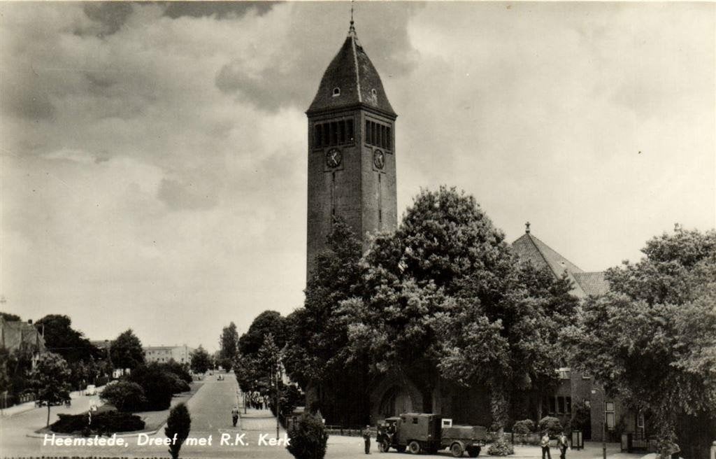 Heemstede, Dreef met R.K. Kerk - volk militaire auto - ongel, Ophalen of Verzenden, 1940 tot 1960, Ongelopen, Noord-Holland