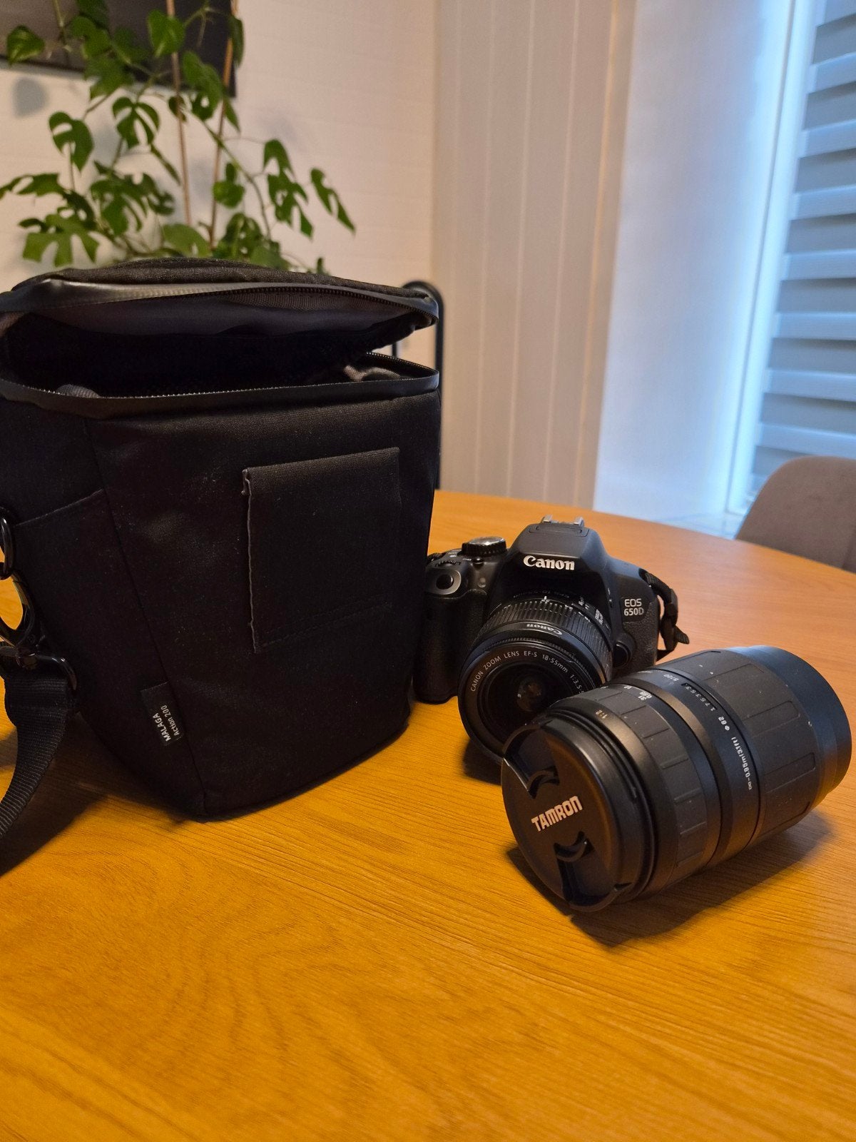Canon EOS 650D met 18-55mm en Tamron 70-300mm lens, Ingebouwde flitser, Gebruikt, Spiegelreflex, Canon