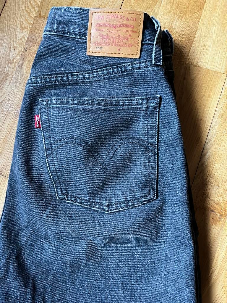 Levis 501 jeans crop model 27/28, Ophalen of Verzenden, Zo goed als nieuw, Zwart, W27 (confectie 34) of kleiner