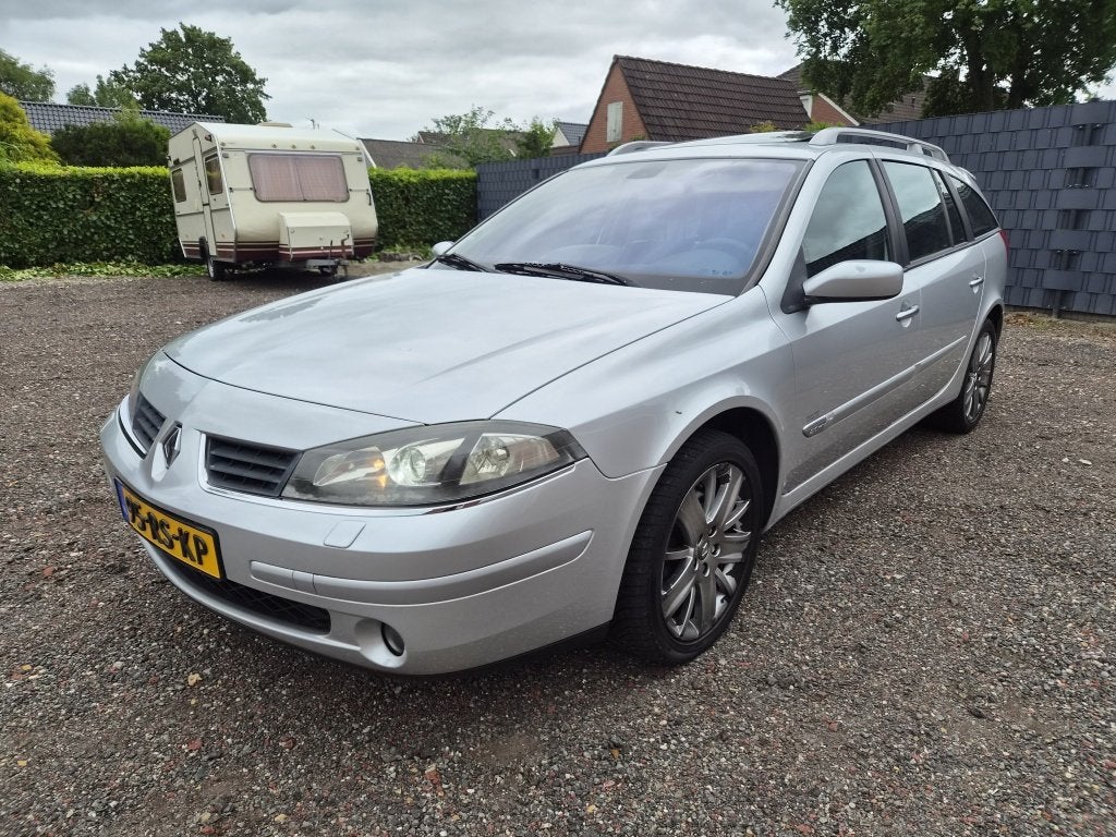 Renault Laguna Grand Tour 2.0-16V Privilège Bomvol opties!, Auto's, Automaat, 4 cilinders, 650 kg, Euro 4