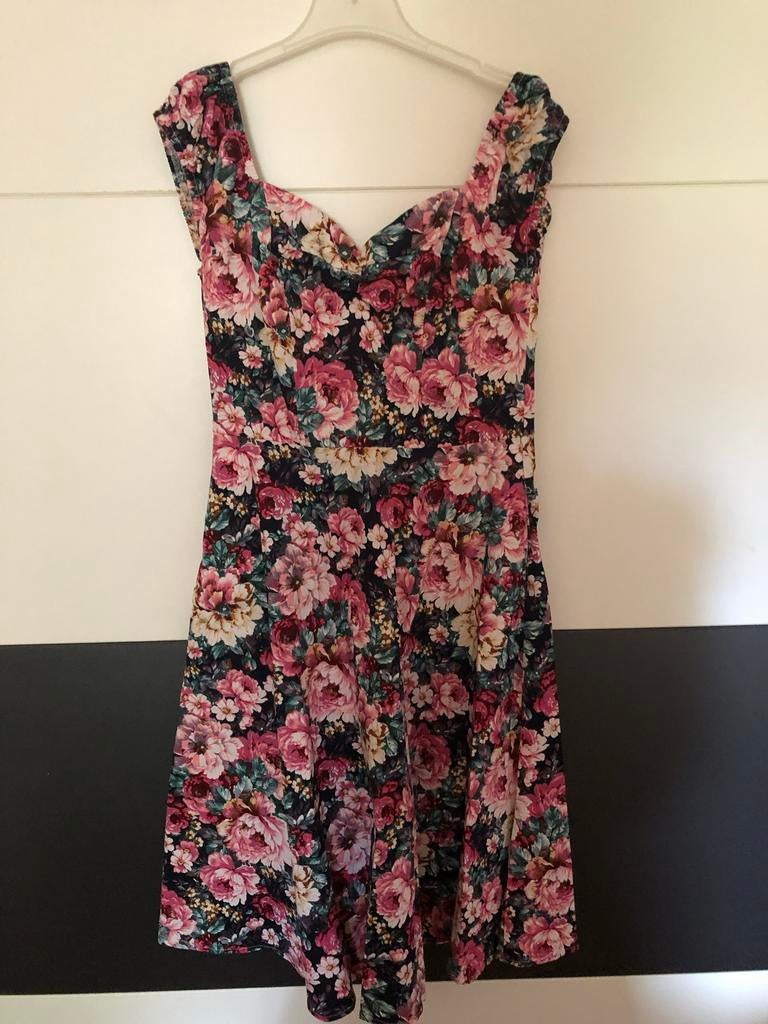 Stijlvolle bloemenjurk van Banned Retro, maat S, Kleding | Dames, Jurken, Overige kleuren, Ophalen of Verzenden, Zo goed als nieuw