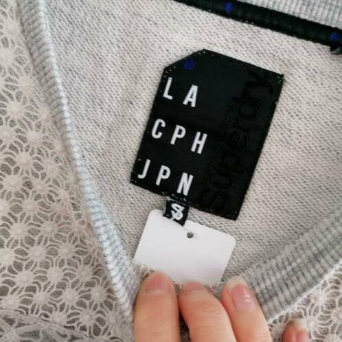 Superdry licht grijs gemêleerde trui + ecru broderie S 34738, Maat 38/40 (M), ., Zo goed als nieuw, Grijs