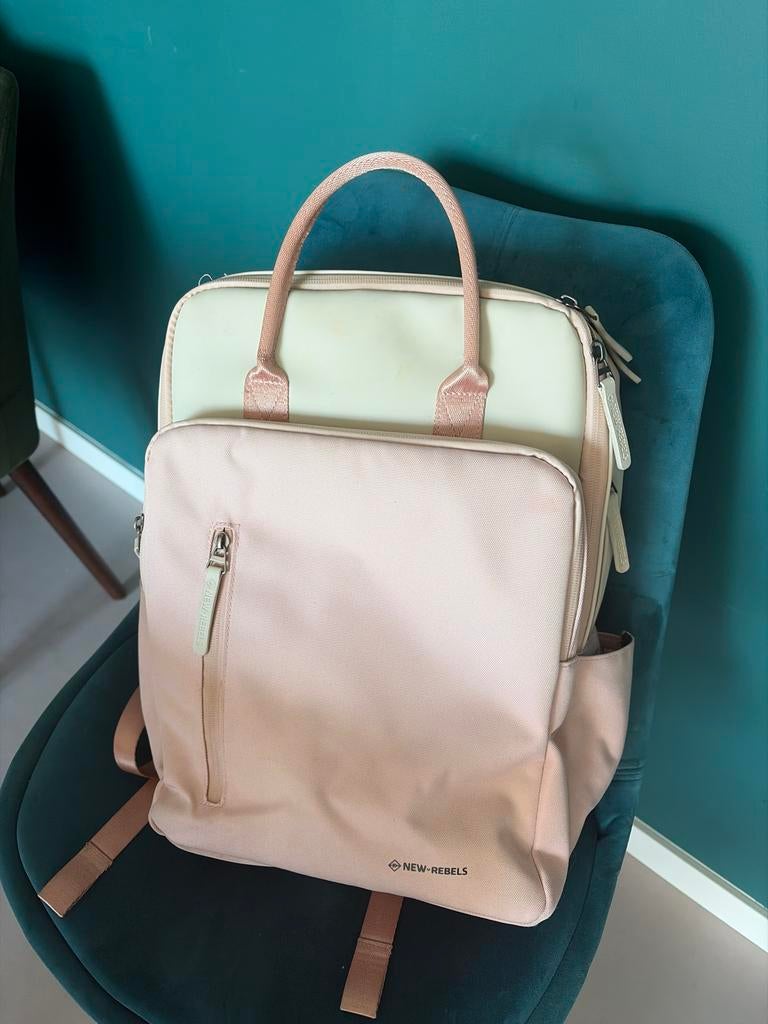New Rebels rugzak - Beige/Roze, Sieraden, Tassen en Uiterlijk, Tassen | Rugtassen, Zo goed als nieuw, Ophalen