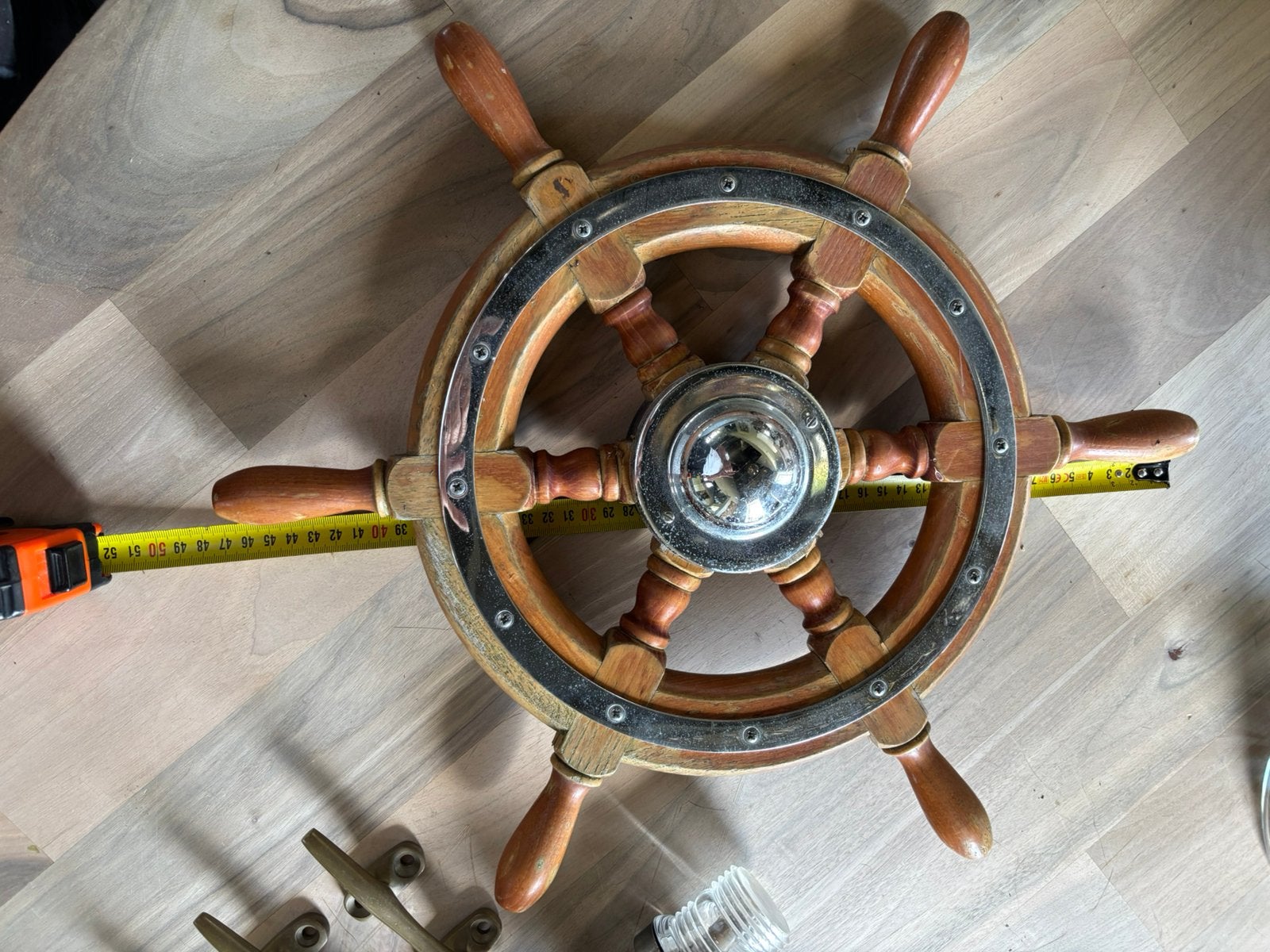 Houten bootstuur 47 cm en messing kikkers te koop., Ophalen of Verzenden, Gebruikt, Overige typen