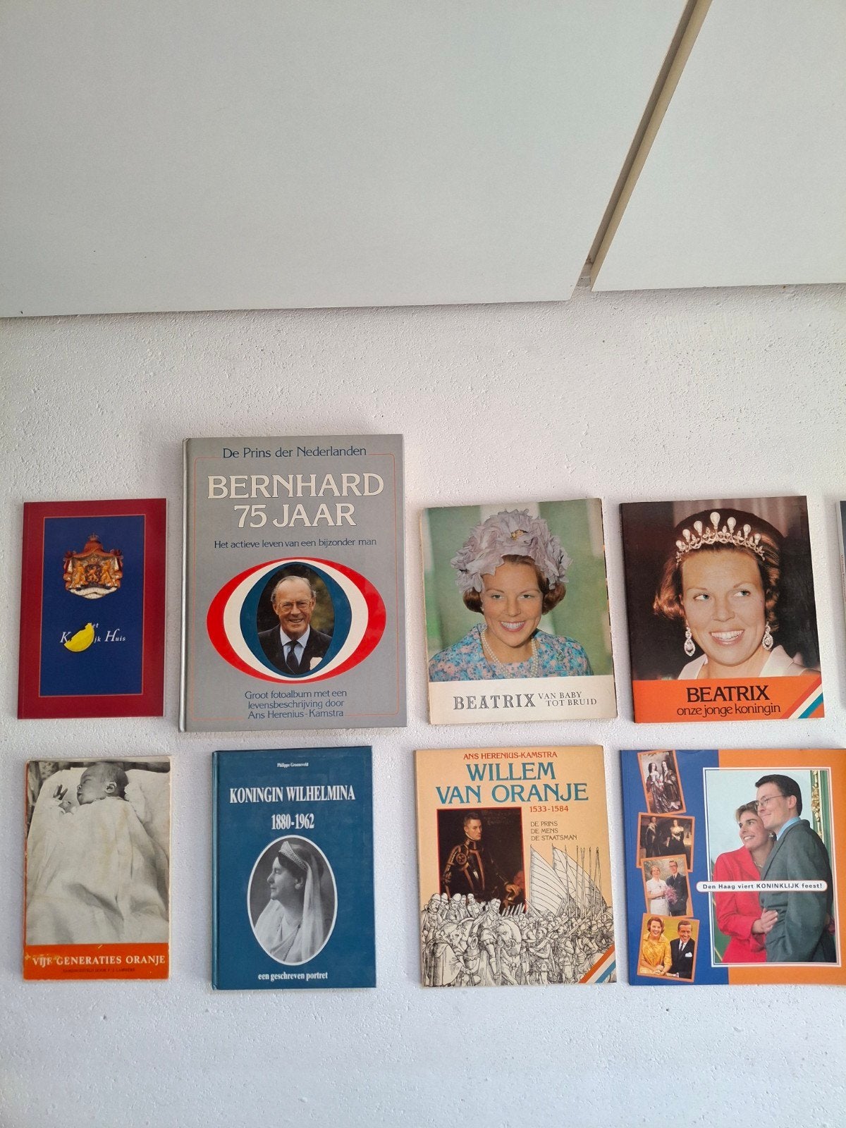 Koninklijkhuis Boeken over het Ned. Koningshuis 13 stuks, Ophalen of Verzenden, Tijdschrift of Boek