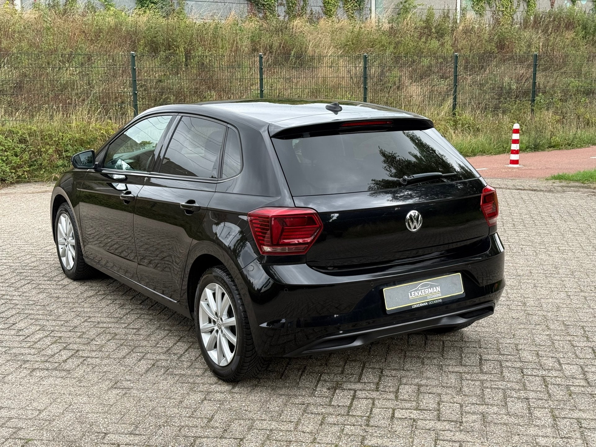 Volkswagen Polo 1.0 TSI Highline DSG I DIGITAL DASH I CARPLA, Gebruikt, 95 pk, 1096 kg, Zwart