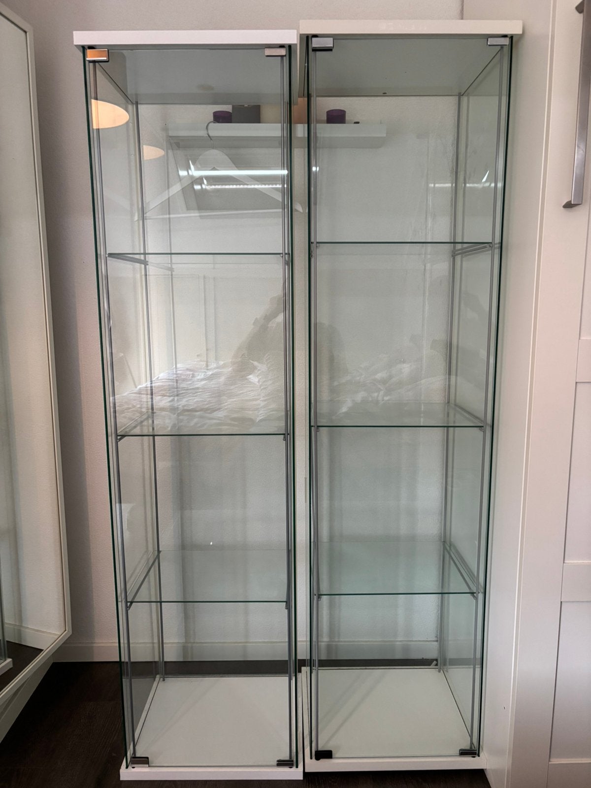 Ikea vitrinekast Detolf (?) - wit geverfd, Ophalen, Met deur(en), 50 tot 100 cm, Zo goed als nieuw