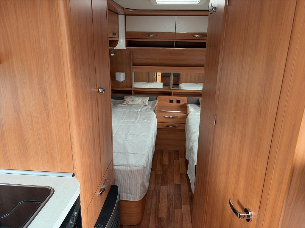 Eriba Nova Luxus Line 531 Mover/Voortent/Fietsendr., Caravans en Kamperen, Caravans, Rondzit, Schokbreker, Bedrijf, 6 tot 7 meter