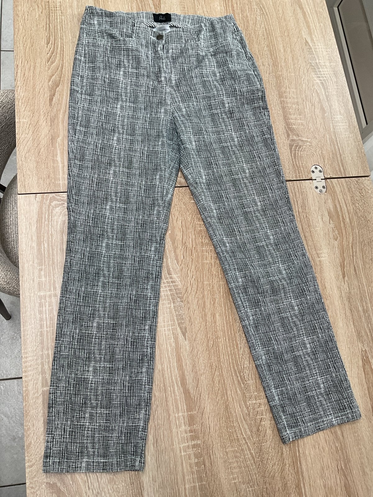 Paola!  broek met zwart wit patroon - korte maat 19, Kleding | Dames, Maat 38/40 (M), Ophalen of Verzenden, Gedragen, Grijs