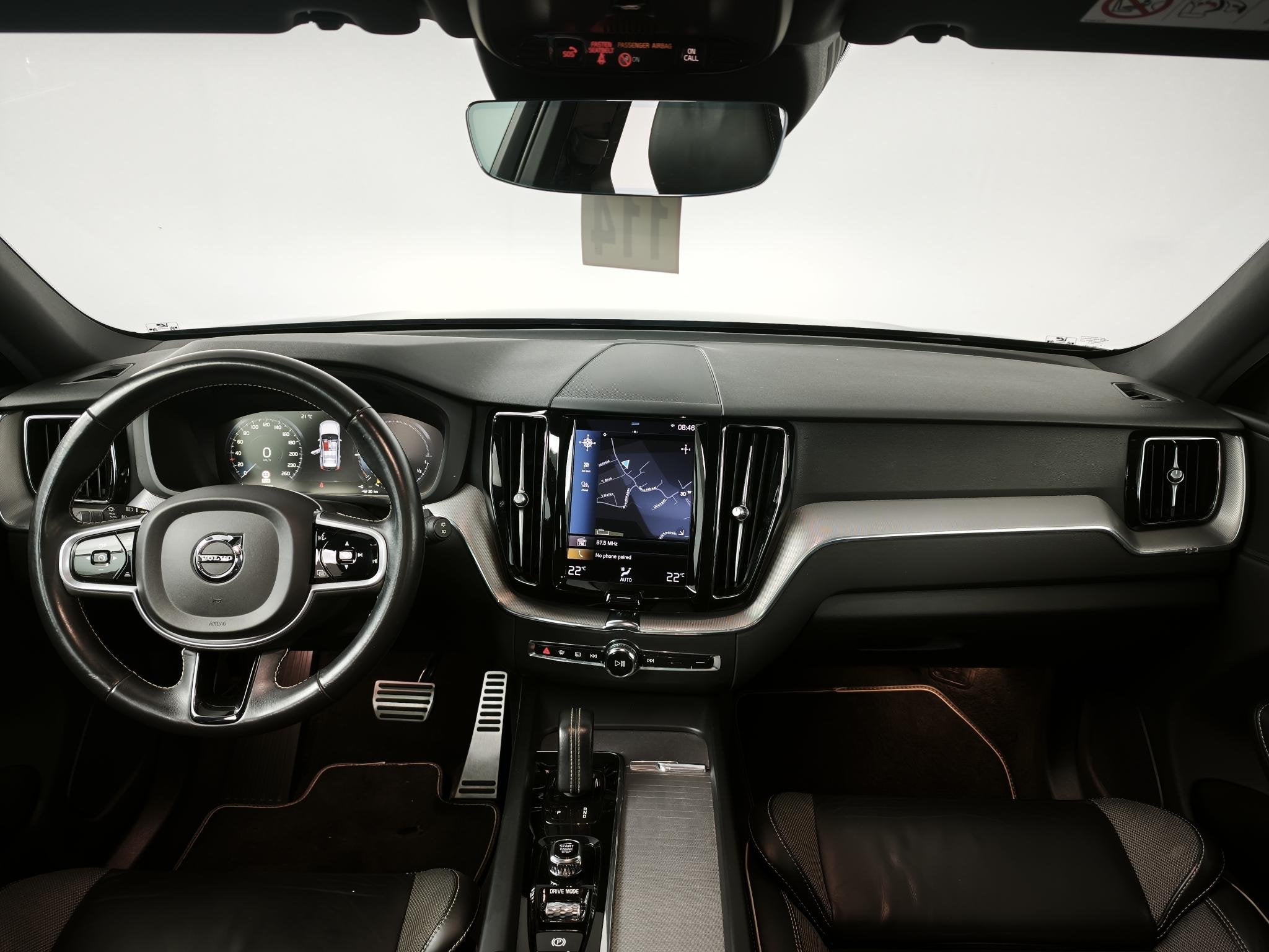 Volvo XC60 2.0 Recharge T6 AWD R-Design | Panoramadak | Trek, Gebruikt, Euro 6, 1969 cc, Leder en Stof