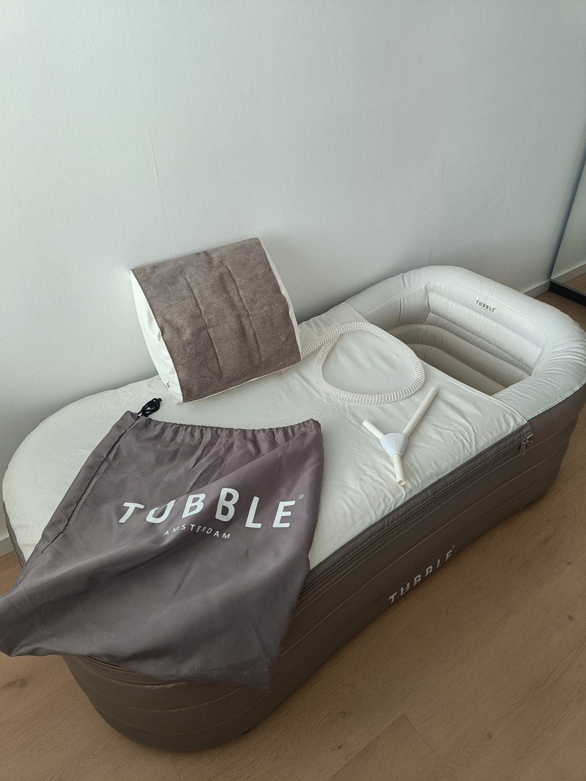 Tubble, opblaasbaar ligbad, Ophalen, Zo goed als nieuw, Overige kleuren
