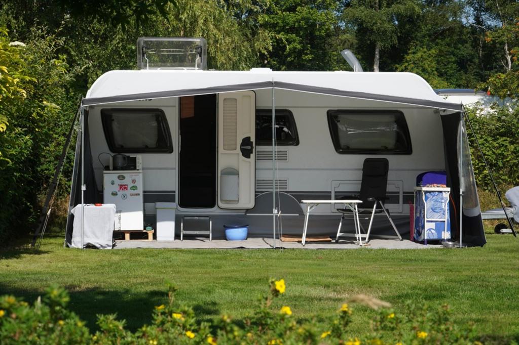 Dethleffs Nomad 470 ER zeer compleet, Caravans en Kamperen, Caravans, Particulier, tot en met 4, 1250 - 1500 kg, Rondzit, Dethleffs
