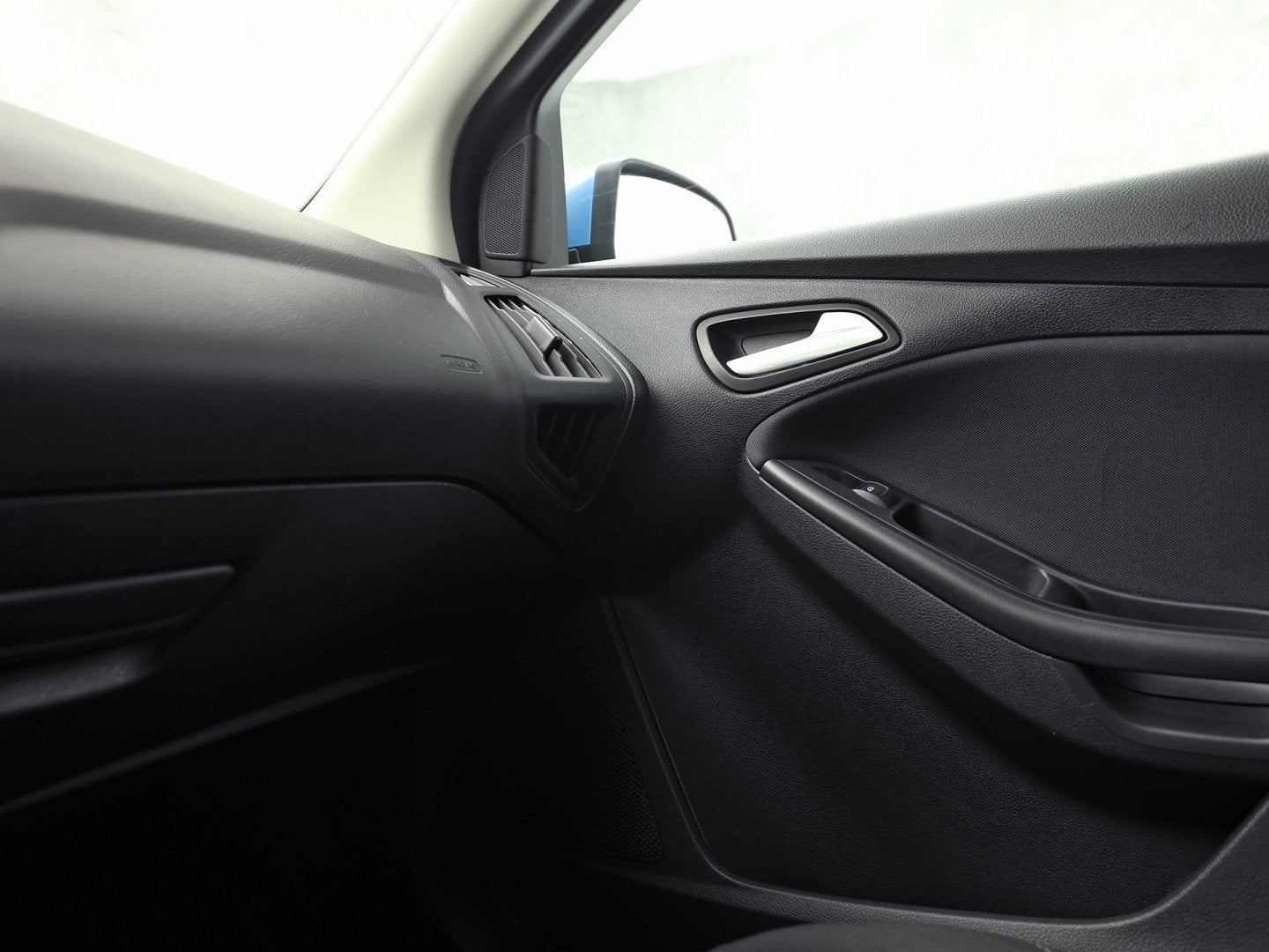 Foto 29 van Ford Focus 1.0 Sport (NAVIGATIE, LM VELGEN, PARKEERSENSOREN,