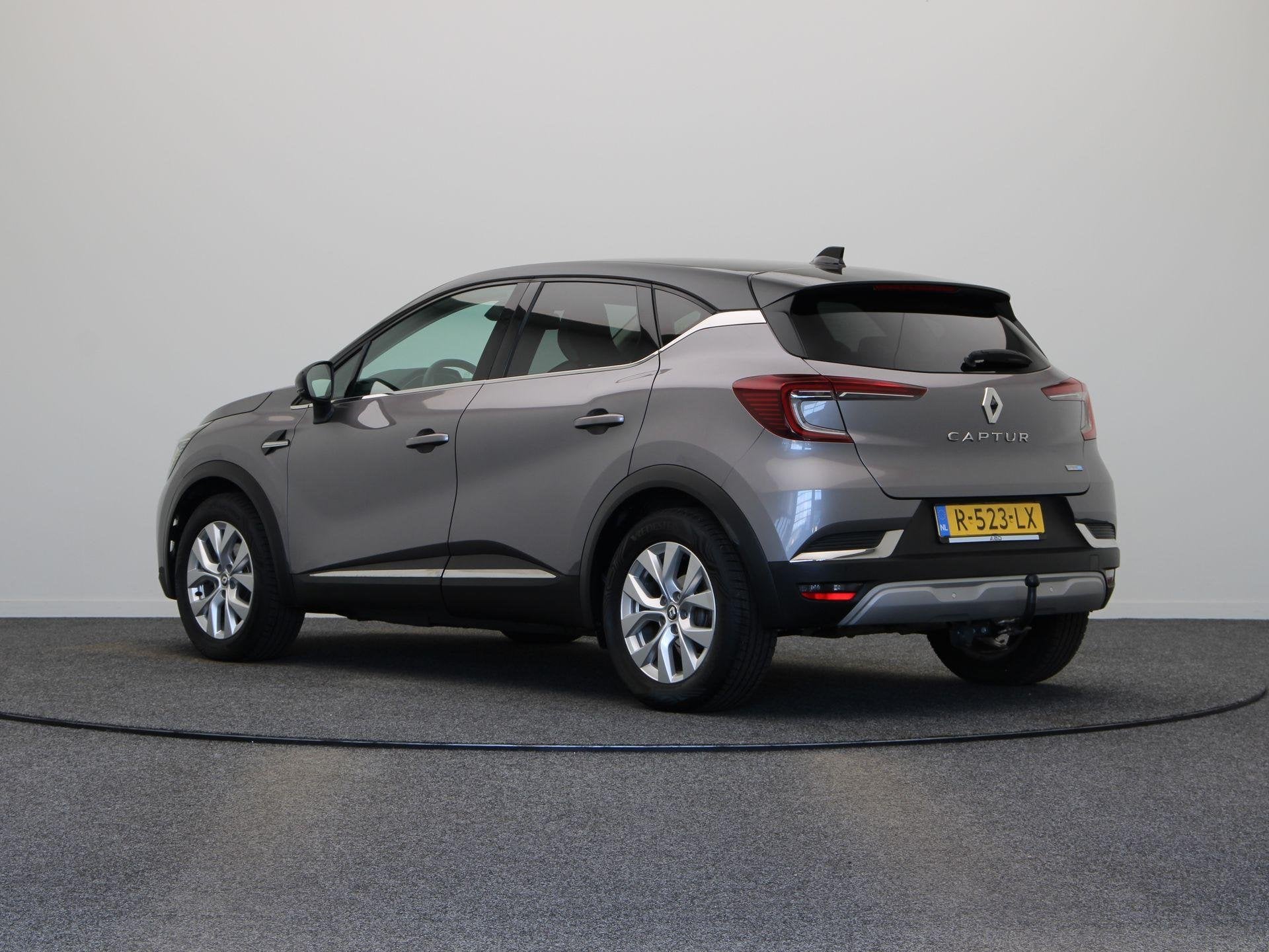 Renault Captur E-Tech Hybrid 145pk Intens | Trekhaak | Achte, Auto's, Dealer onderhouden, Gebruikt, 715 kg, Leder en Stof