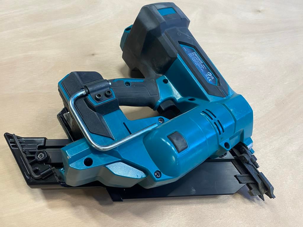 Makita DBN900 Accu Tacker - Zo goed als nieuw, Doe-het-zelf en Verbouw, Gereedschap | Handgereedschap, Ophalen, Zo goed als nieuw