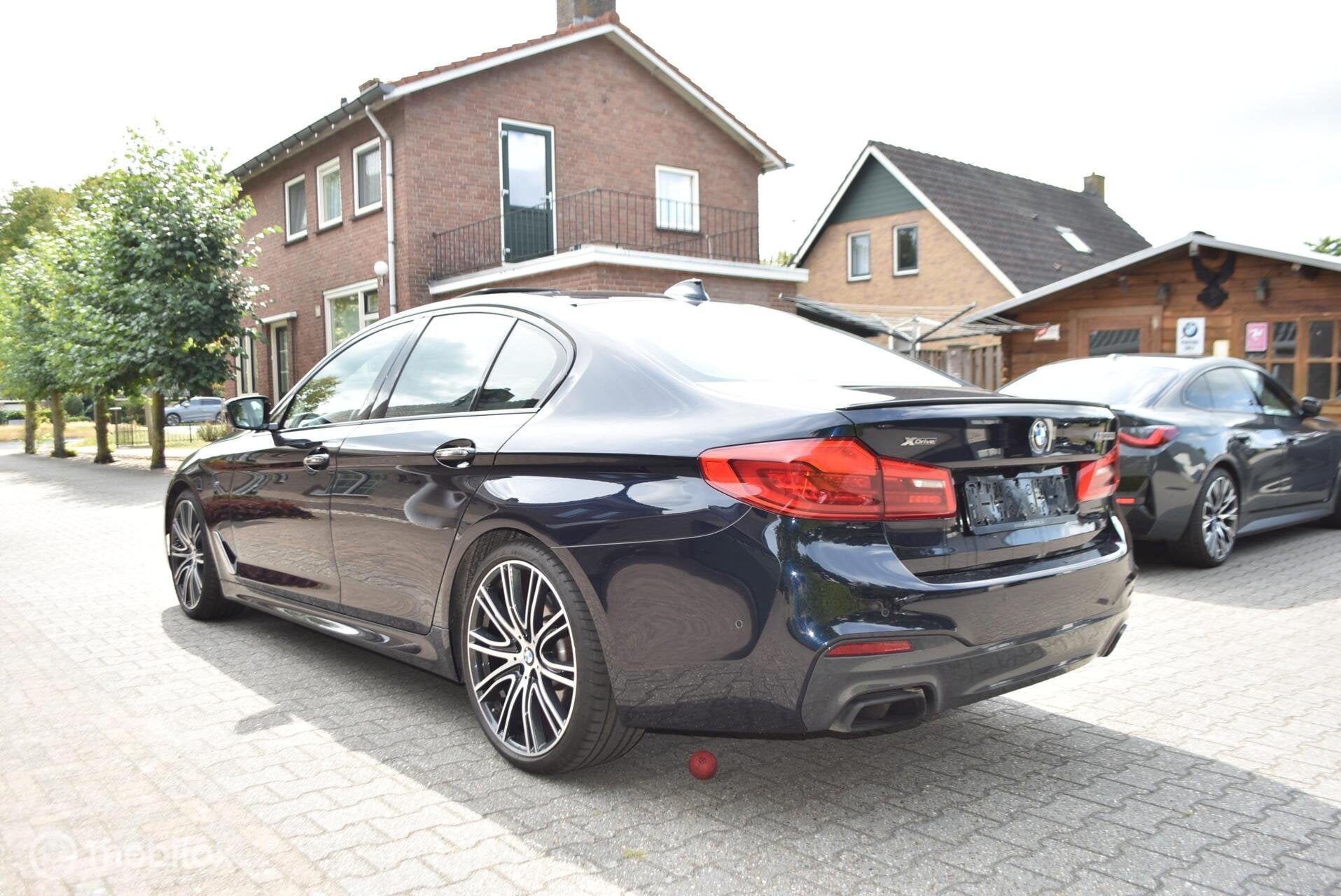 BMW M550i X Drive aut (Kantelende zuiger) 1e eign!, Auto's, Automaat, Dealer onderhouden, Gebruikt, 4395 cc