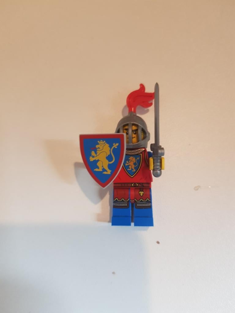 Lego minifiguur ridder met schild en zwaard, Lego, Nieuw, Ophalen of Verzenden, Minifiguur