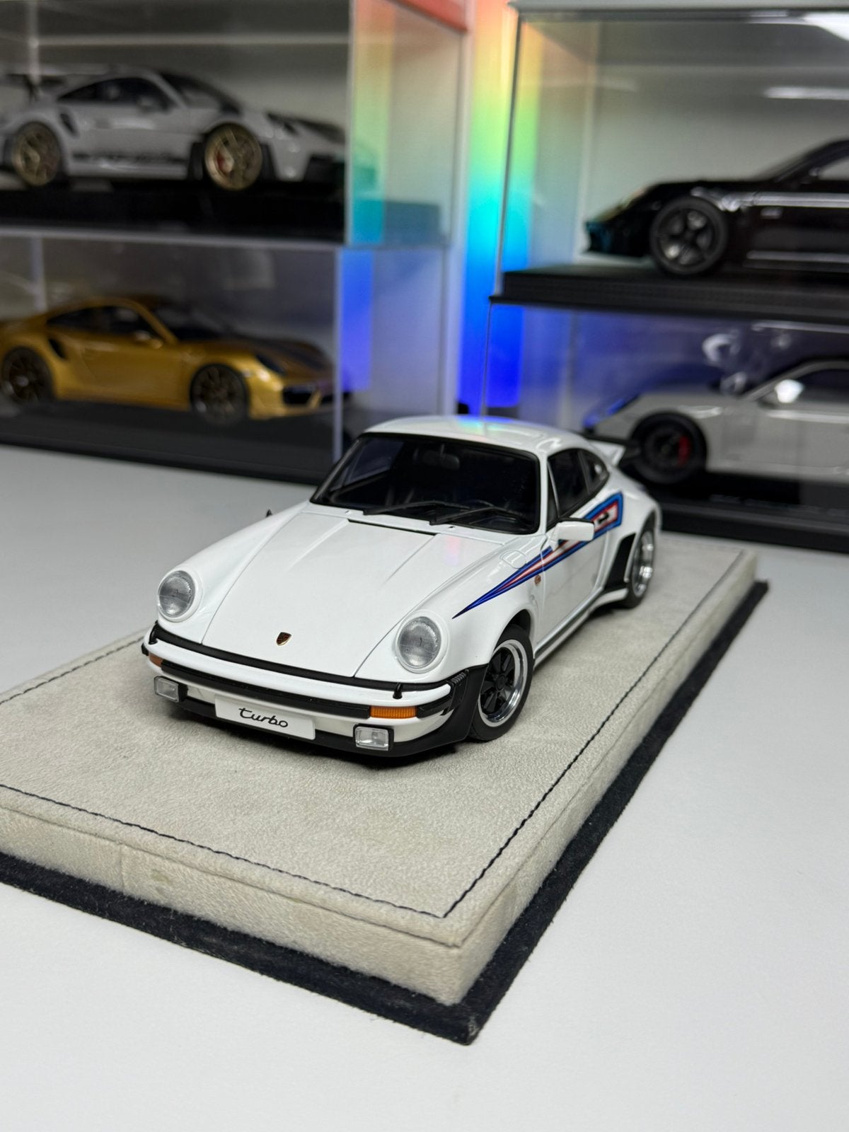 Porsche 911 Turbo 3.0 AUTOart Millenium, Hobby en Vrije tijd, Modelauto's | 1:18, Ophalen of Verzenden, Zo goed als nieuw, Autoart