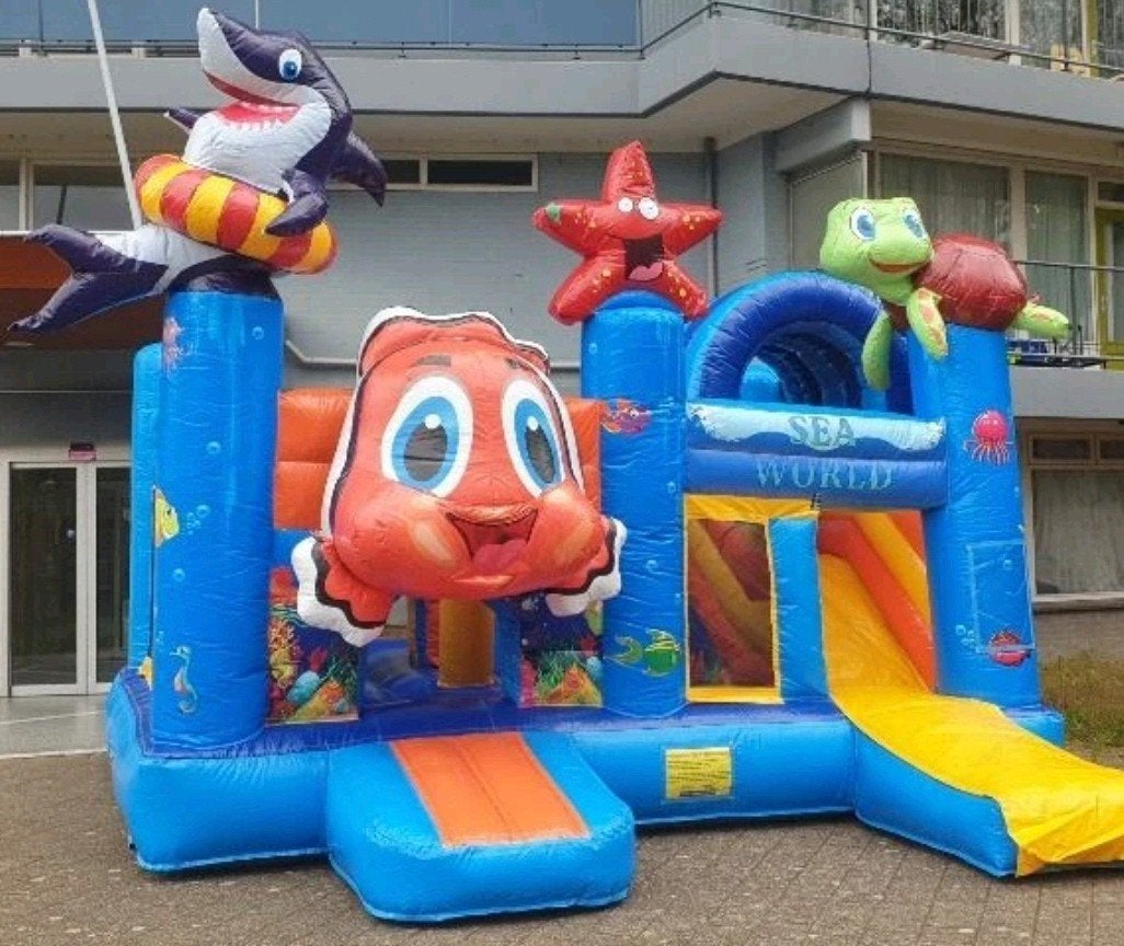 Opblaasbaar Springkasteel 'Sea World' 5,5x5,5m met Blower, Ophalen of Verzenden, Zo goed als nieuw