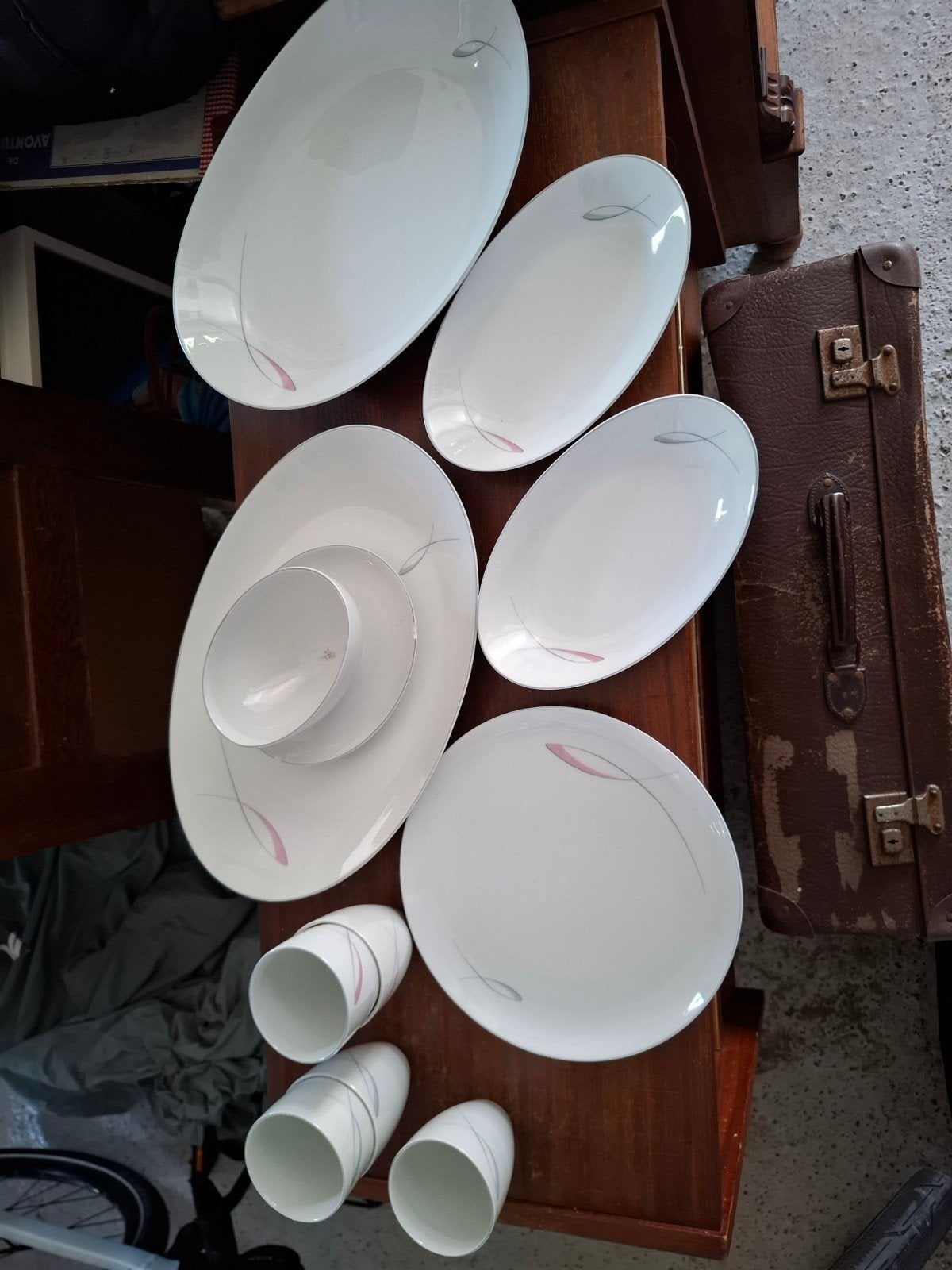 Ansley servies: schalen, borden en bekers., Ophalen of Verzenden, Overige stijlen, Bord(en)