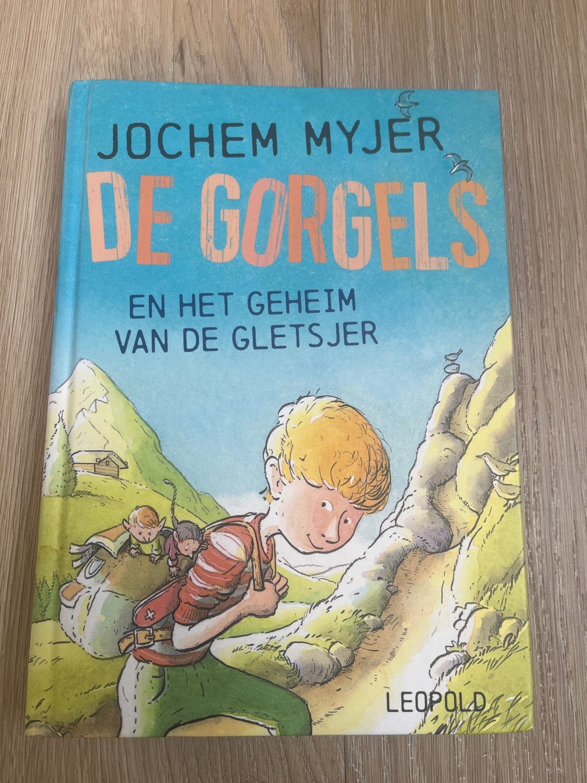 Jochem Myjer - De Gorgels en het geheim van de gletsjer, Boeken, Ophalen of Verzenden, Zo goed als nieuw, Fictie