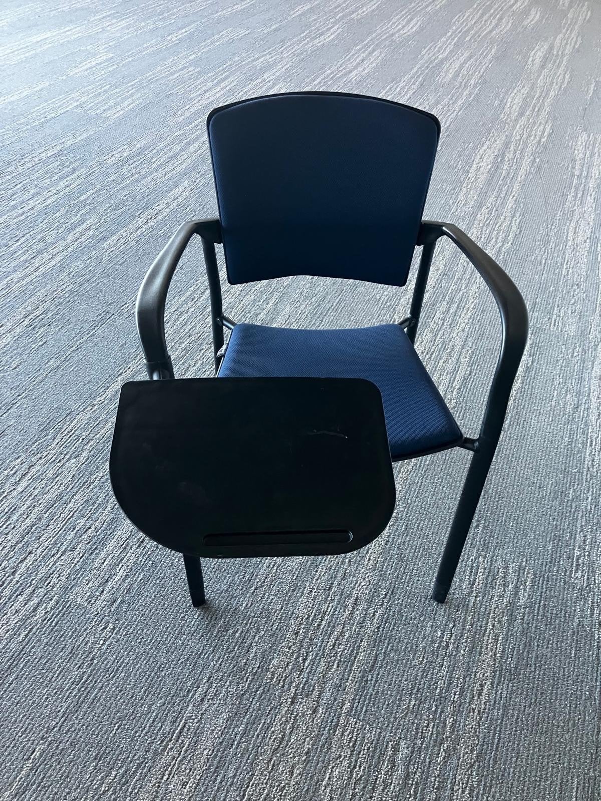 18x Schaffenburg Stoel met schrijfblad - €50,- per stuk, Ophalen of Verzenden, Gebruikt