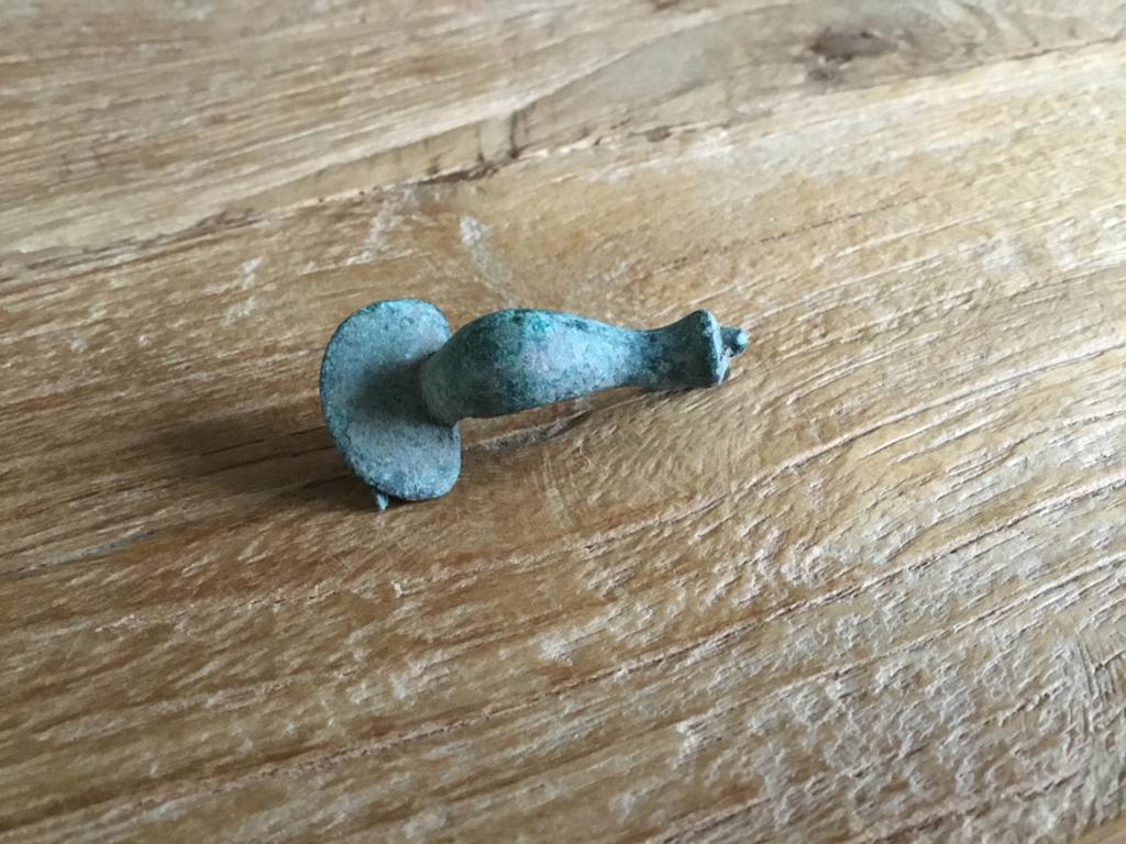 Romeinse militaire kniefibula 2e eeuw brons bodemvondsten, Antiek en Kunst, Ophalen of Verzenden, Brons