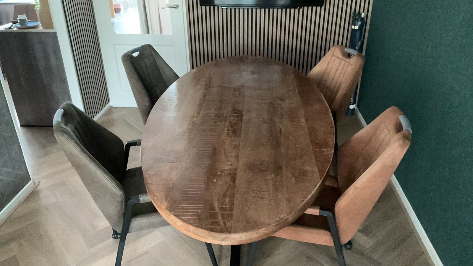 Complete eethoek: ovale mangohouten tafel met 4 stoelen, Ophalen, Zo goed als nieuw, 4 tot 6 stoelen