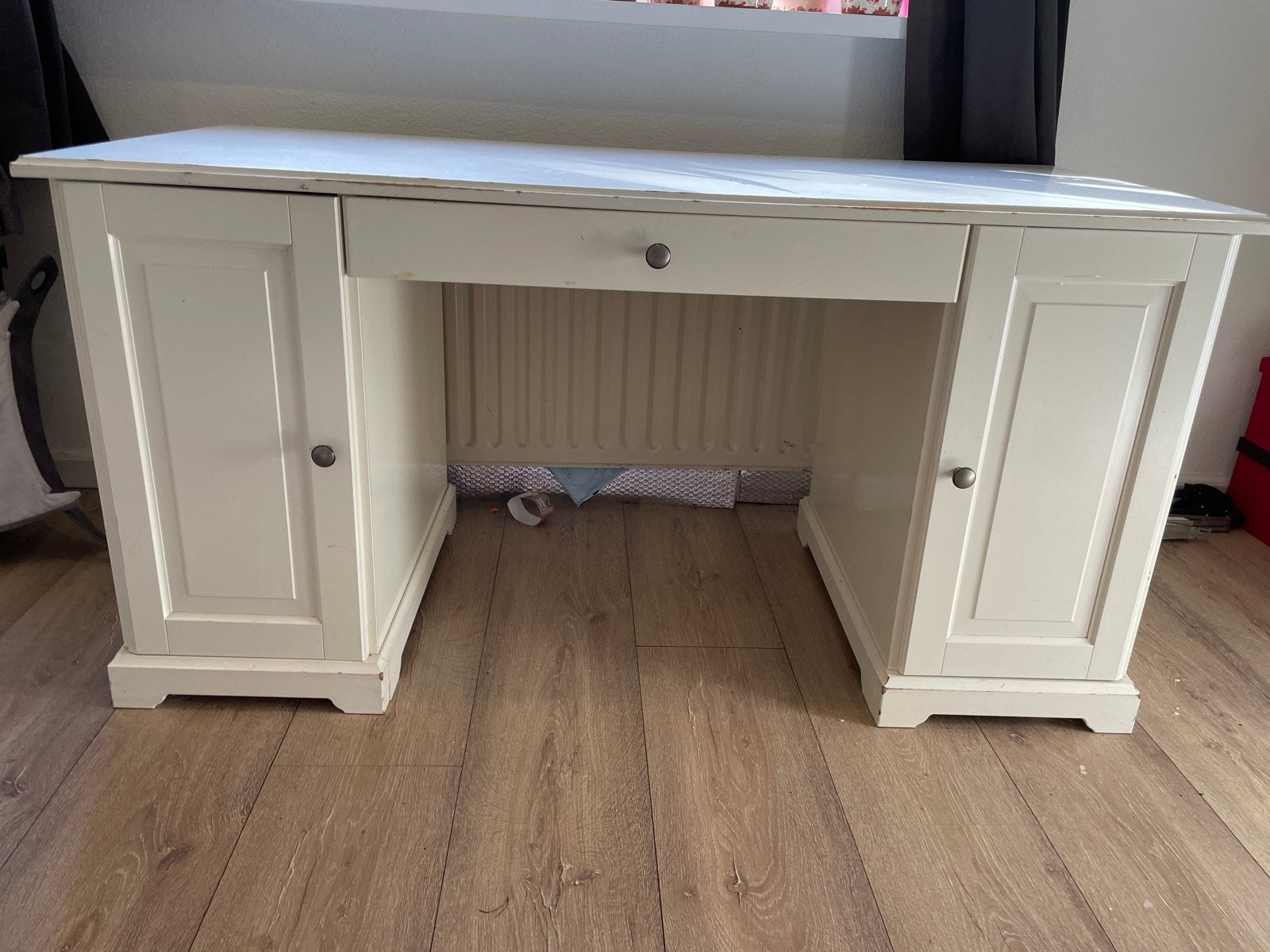 IKEA Liatorp Bureau Crème Wit - Beschadigd Bureaublad, Ophalen, Gebruikt, IKEA, 145 cm