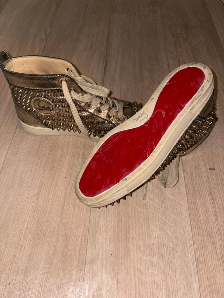 Christian Louboutin Spiked High-Top Sneakers Goud, Kleding | Dames, Schoenen, Overige kleuren, Ophalen of Verzenden, Sneakers of Gympen