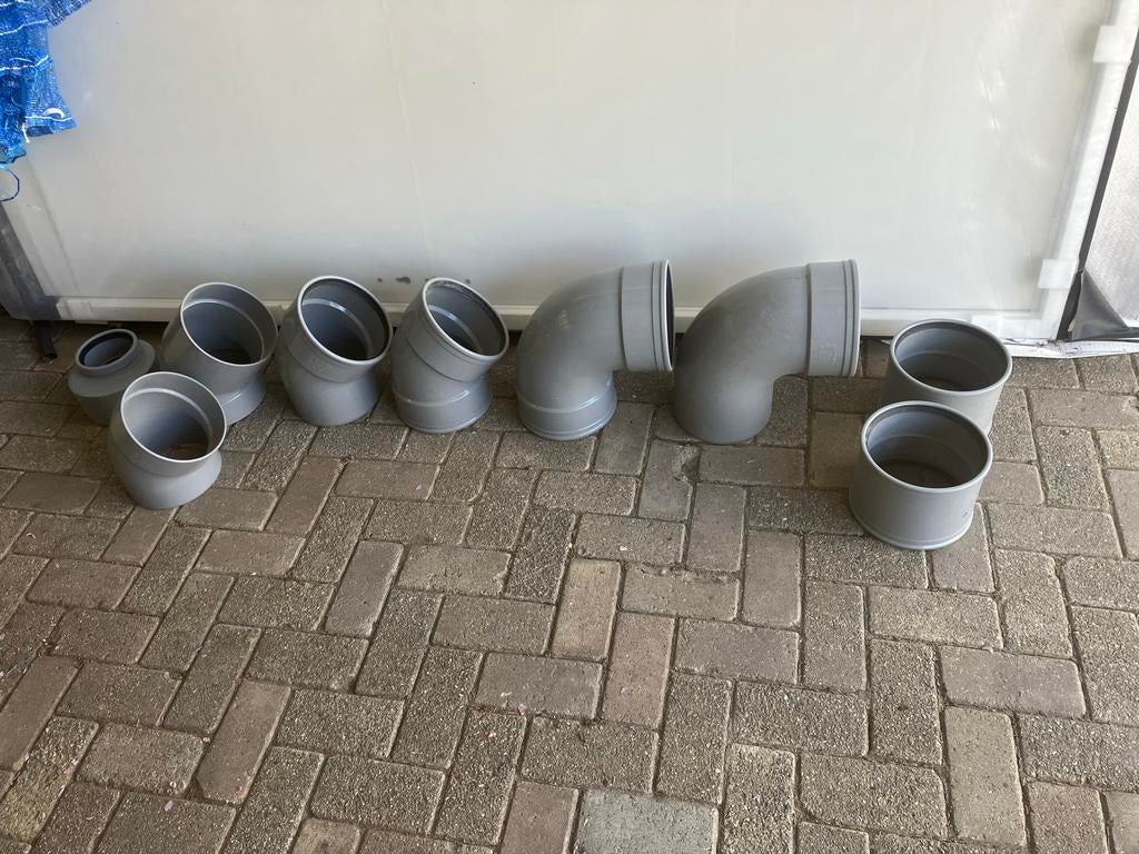 PVC 200mm €10 pst afvoerbochten en moffen, Doe-het-zelf en Verbouw, Buizen en Afvoer, Ophalen, Bochten, Pvc, Nieuw