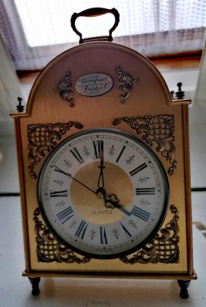 Tempus Fugit tafelklok quarz, Ophalen