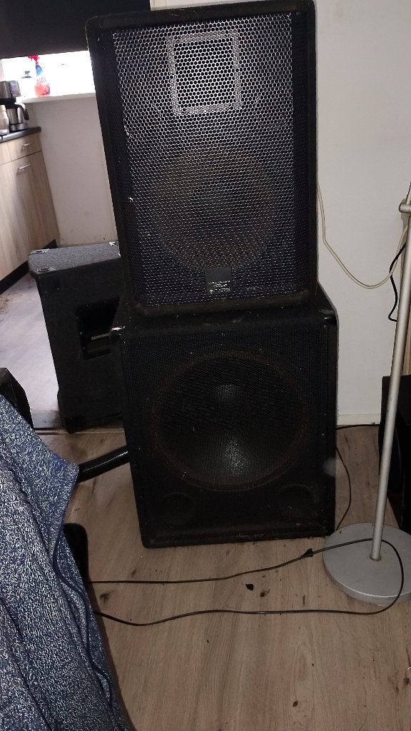Gratis bieden 2xset pa boxen Wharfdale, Audio, Tv en Foto, Gebruikt, Subwoofer, Ophalen, 150 watt of meer