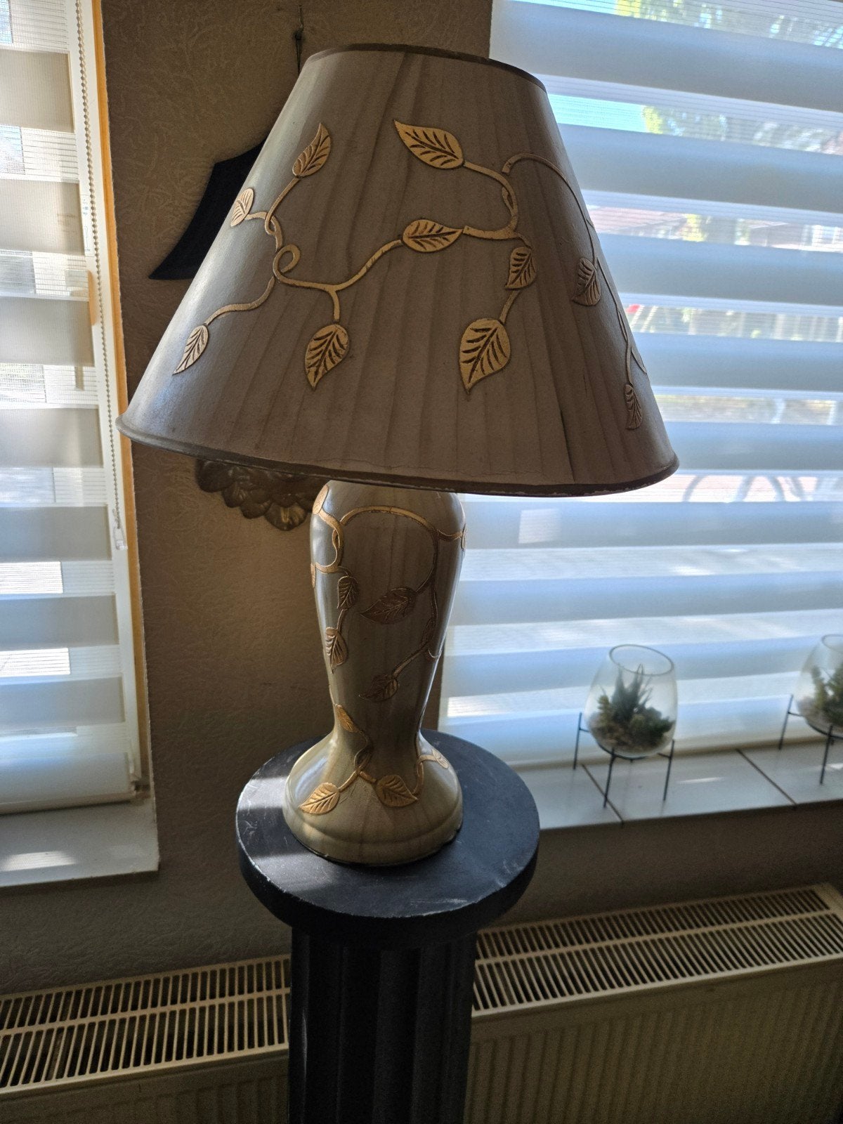 Mooie lamp met pilaar - Zo goed als nieuw, Ophalen, Zo goed als nieuw, Textiel, 100 tot 150 cm